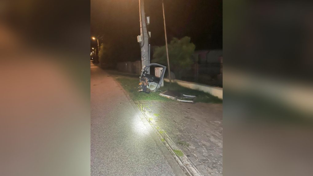 Vrak auta po nehode v MojmÃƒÂ­rovciach.