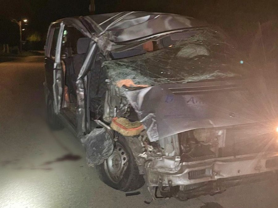 Vrak auta po nehode v Mojmírovciach.