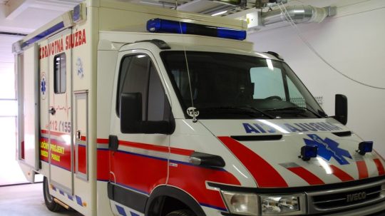 Na snímke ambulancia.