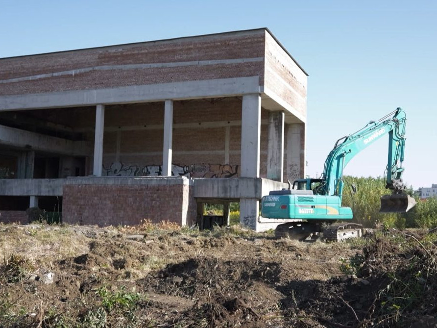 Skelet budúcej plavárne v Kysuckom Novom Meste.