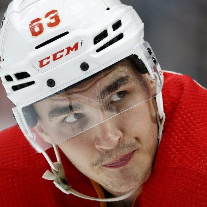 Adam Ružička ešte v drese Calgary Flames.
