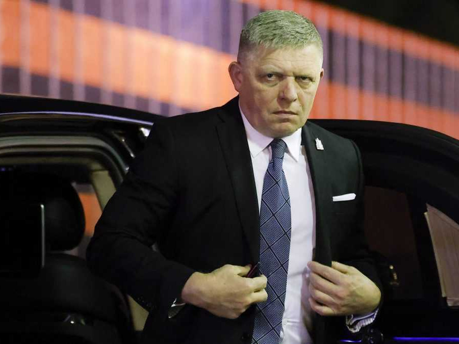 Predseda vlády Robert Fico (Smer-SD).