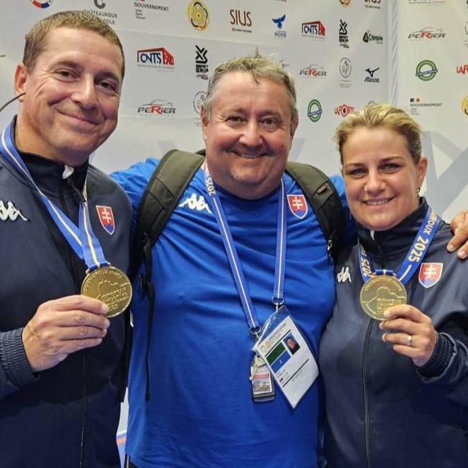 Slovenskí strelci Zuzana Rehák-Štefečeková a Erik Varga sa stali majstrami Európy v mixe trapu.