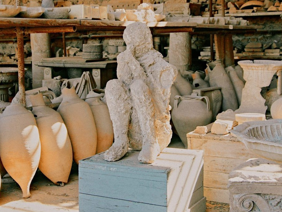 Zachované pozostatky jedného z obyvateľov Pompejí.