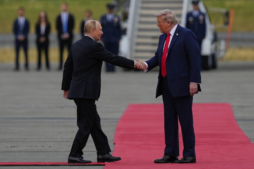 FOTO: Donald Trump a Vladimir Putin sa zvítali. Začal sa dlho očakávaný samit