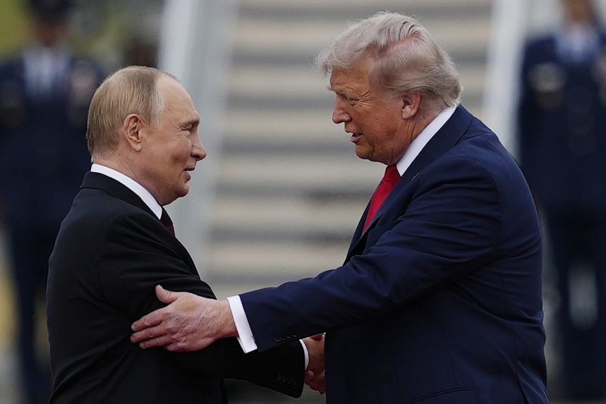 Na snÃƒÂ­mke Trump vÃƒÂ­ta Putina.