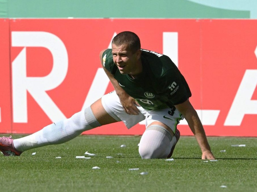 Zranený slovenský futbalový reprezentant Denis Vavro.