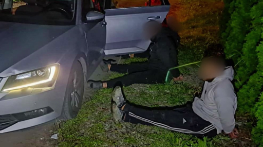 Košickí policajti priamo pri čine prichytili páchateľov, ktorí vykrádali balíkobox v obci Seňa.