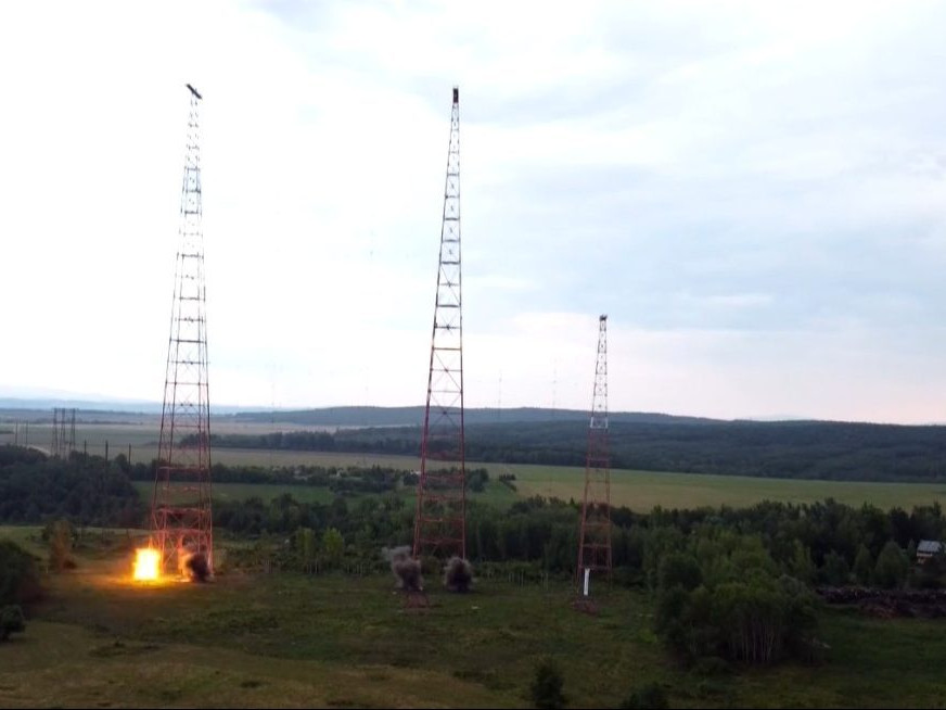 Na snímke demolácia troch strožiarov.