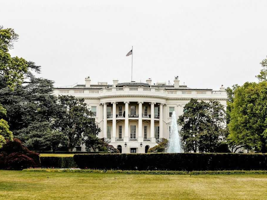 Biely dom vo Washingtone.