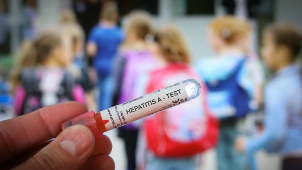 Na ilustračnej snímke test na hepatitídu.