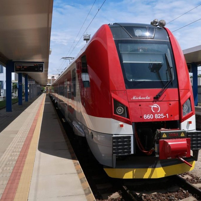 Vlaková súprava Panter na stanici v Trnave.