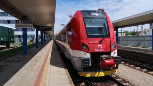 Vlaková súprava Panter na stanici v Trnave.