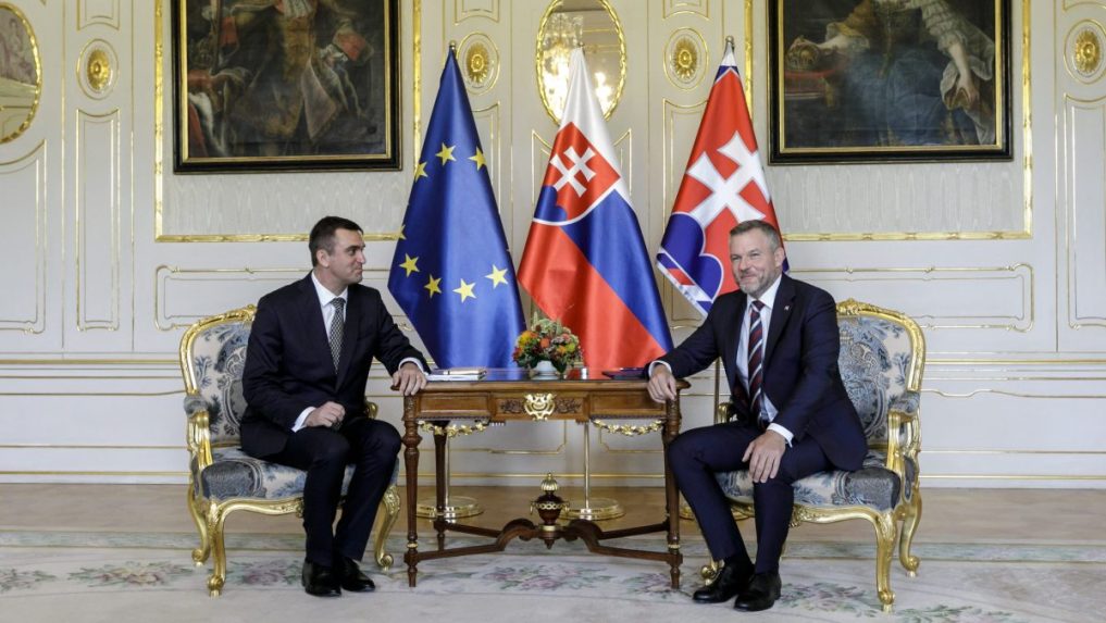 Prezident Peter Pellegrini (vpravo) a predseda SAV Martin Venhart.