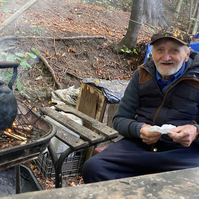 Na ulicu sa dostal po smrti ženy, deťom rozdal všetko, čo mal. Muž bez domova na Spiši oslávil nevídané jubileum