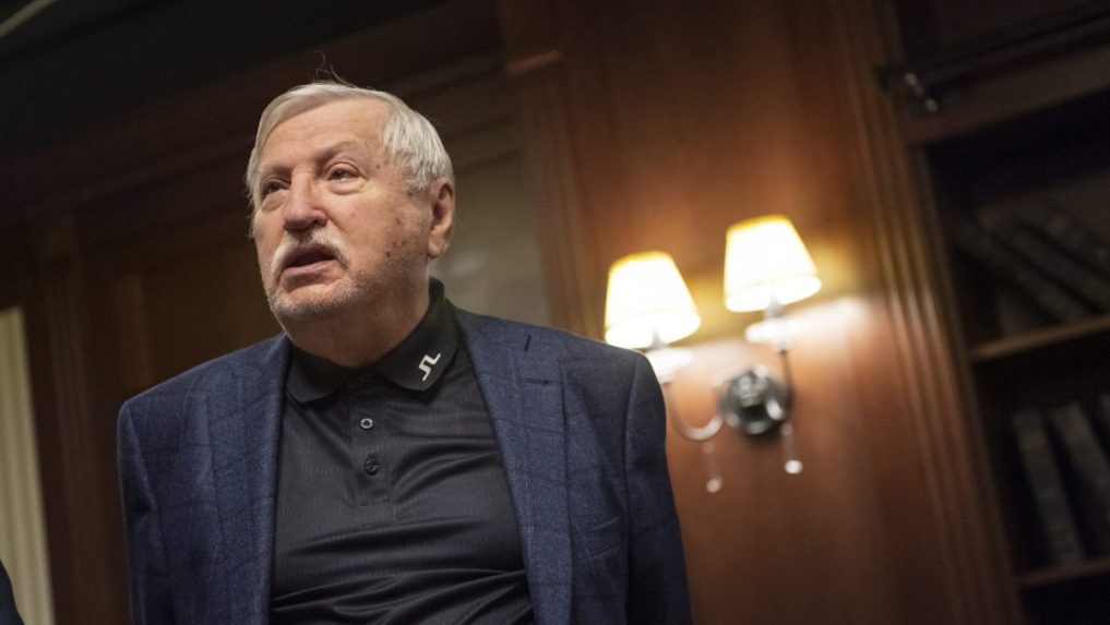 Na snímke básnik a textár Kamil Peteraj.