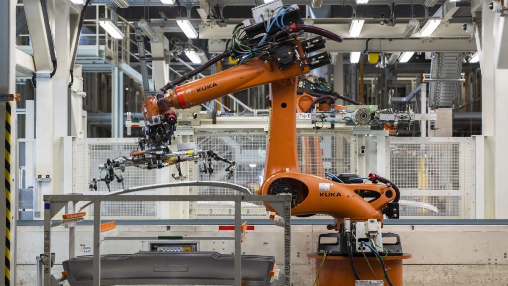 Na snímke lisovňa v závode Volkswagen Slovakia.