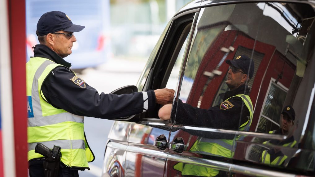 policajt na chorvátskych hraniciach