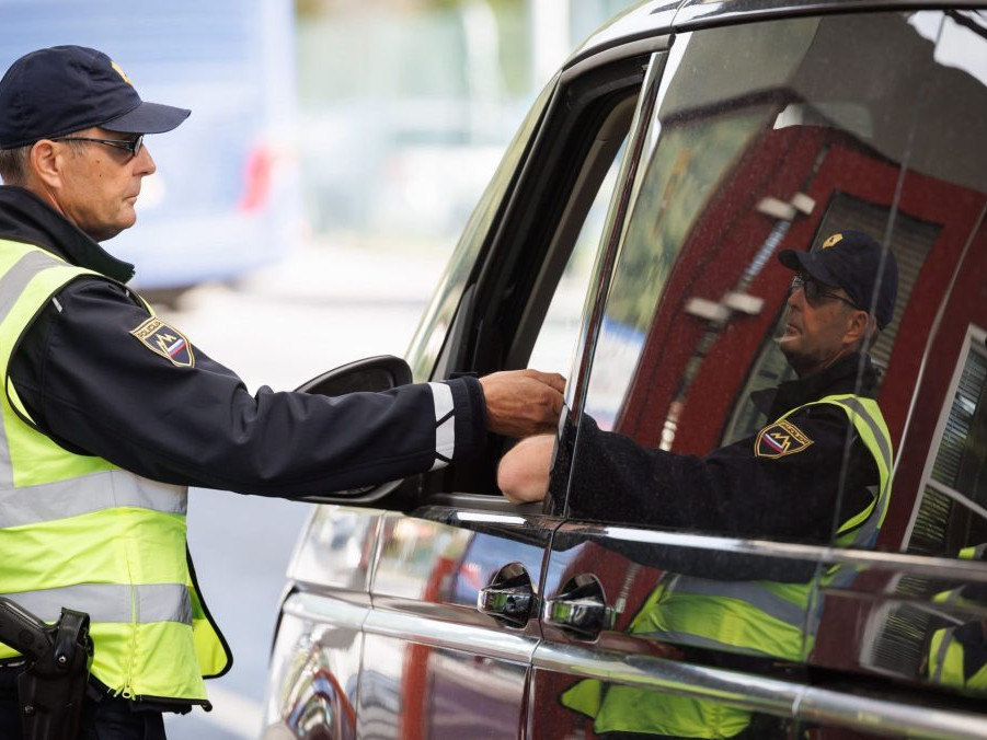 policajt na chorvátskych hraniciach