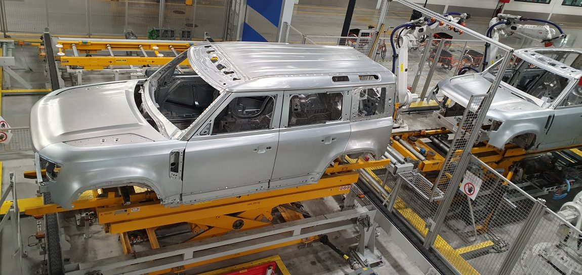 Montážna linka modelu automobilu Land Rover Defender vo výrobnom závode Jaguar Land Rover v Nitre.