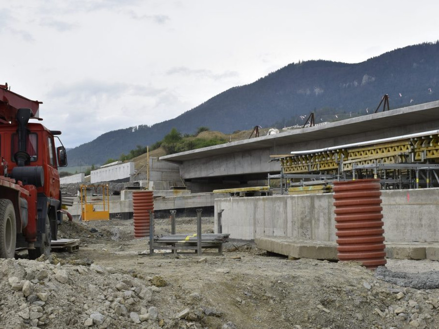 výstavba diaľnice pri Ružomberku