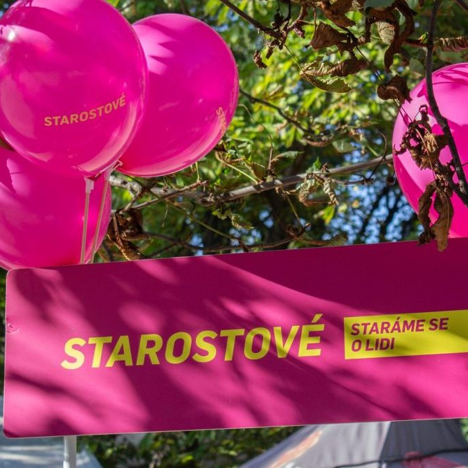 Kampaňový stánok hnutia Starostovia a nezávislí (STAN) v Prahe.