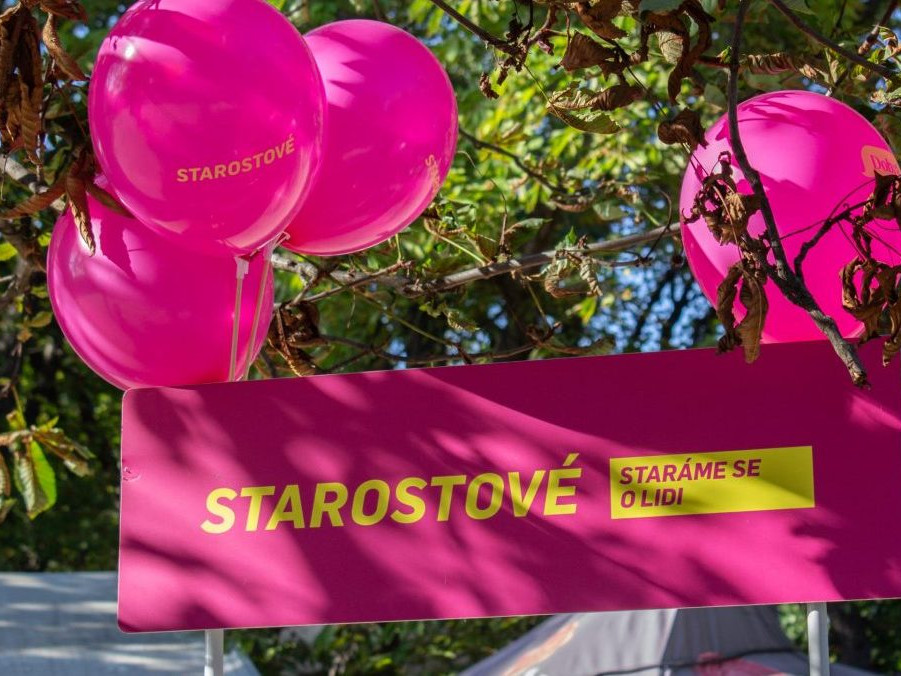 Kampaňový stánok hnutia Starostovia a nezávislí (STAN) v Prahe.