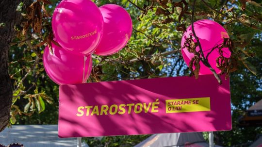 Kampaňový stánok hnutia Starostovia a nezávislí (STAN) v Prahe.