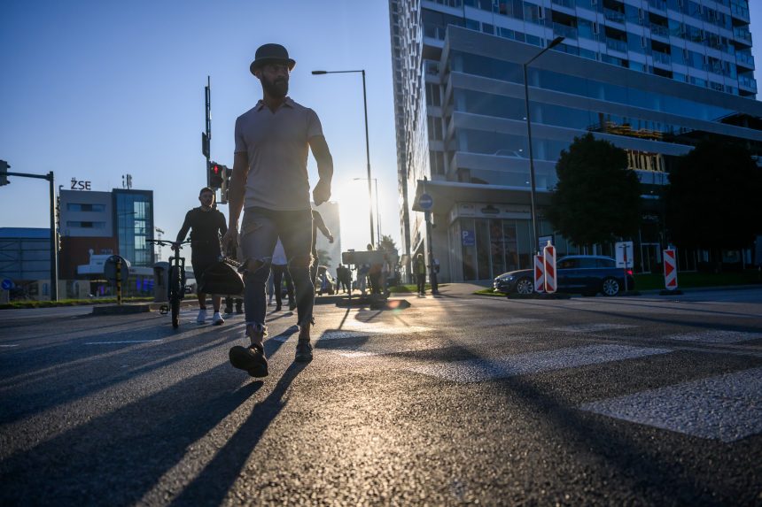 Na snÃƒÂ­mke evakuÃƒÂ¡cia osÃƒÂ´b z budov pre nÃƒÂ¡lez bomby z druhej svetovej vojny na Landererovej ulici.