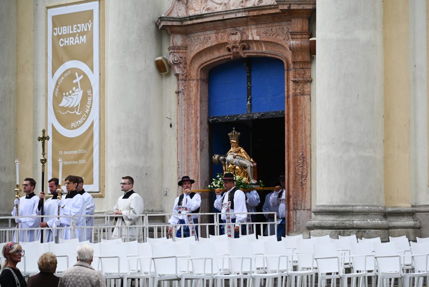 Na snÃƒÂ­mke nÃƒÂ¡rodnÃƒÂ¡ pÃƒÂºÃ…Â¥ Sedembolestnej Panny MÃƒÂ¡rie v Ã…Â aÃ…Â¡tÃƒÂ­ne-StrÃƒÂ¡Ã…Â¾ach.
