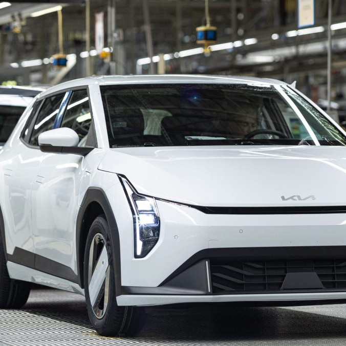 automobily na výrobnej linke