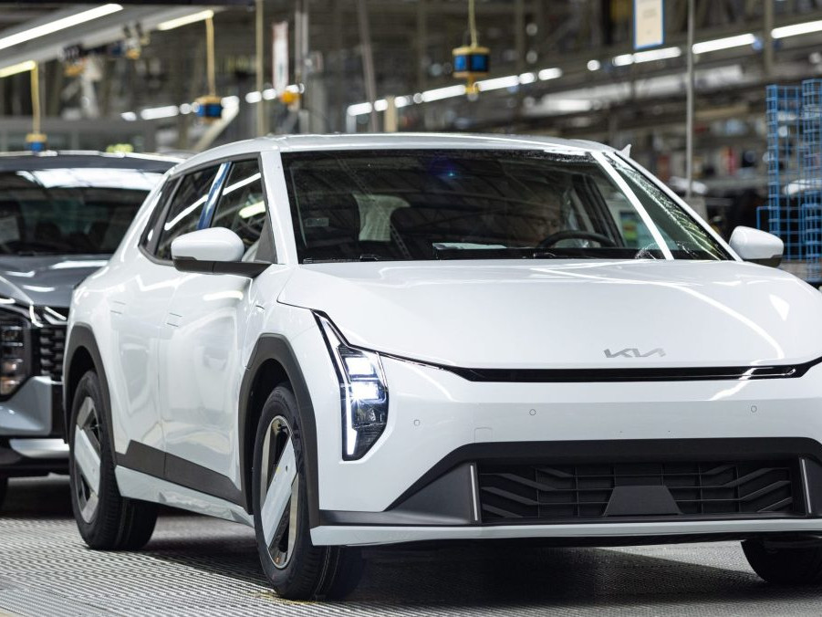 automobily na výrobnej linke