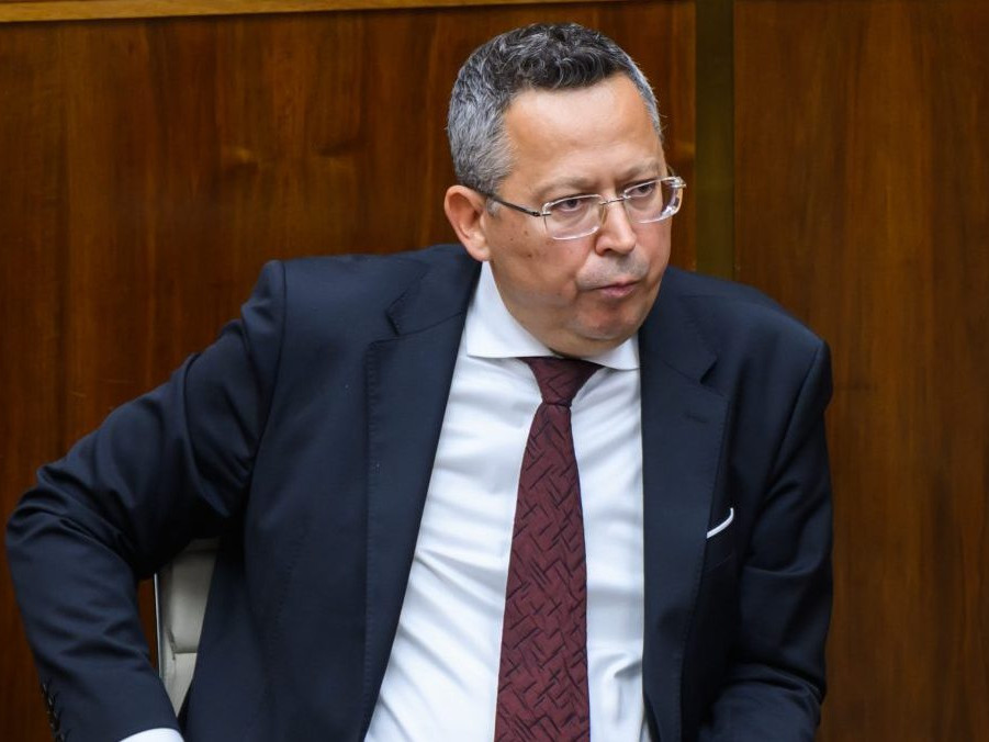 Na snímke minister financií SR Ladislav Kamenický (Smer-SD).