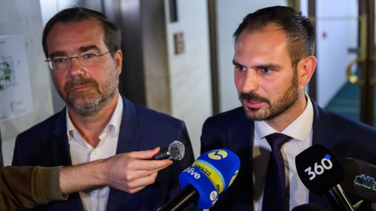Poslanci NRSR zľava Marek Krajčí a Rastislav Krátky.