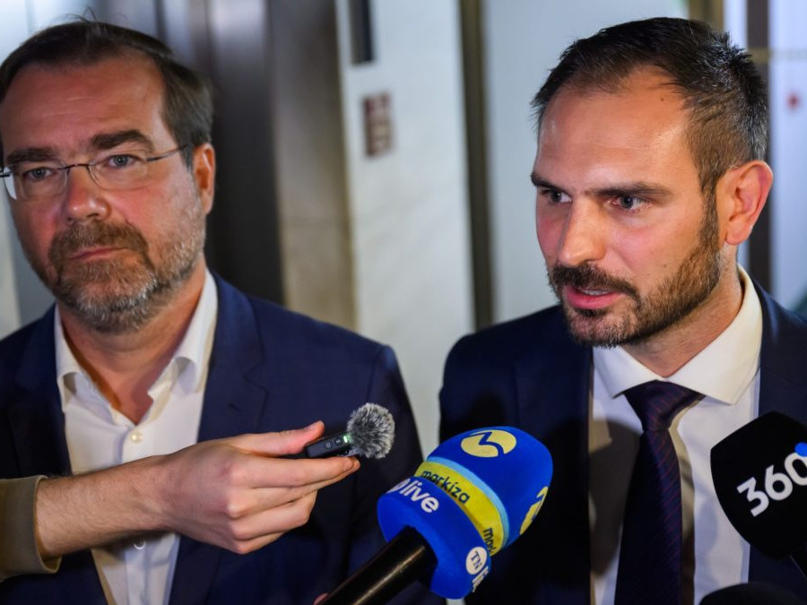 Poslanci NRSR zľava Marek Krajčí a Rastislav Krátky.