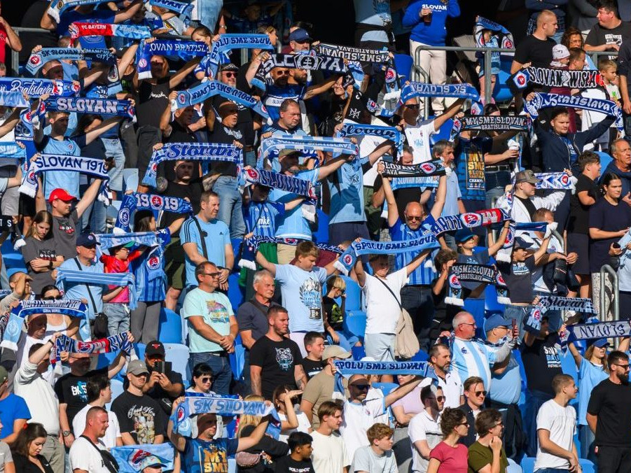 Fanúšikovia Slovana Bratislava.