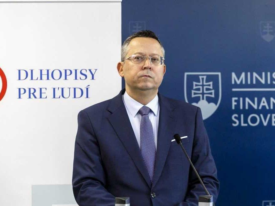 Na snímke minister financií SR Ladislav Kamenický (Smer-SD).