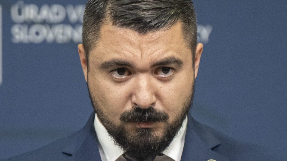 Prezident začal disciplin&aacute;rne konanie voči &scaron;&eacute;fovi SIS. Sk&uacute;maj&uacute; možn&eacute; previnenia P. Ga&scaron;para v pr&iacute;pade dopravnej nehody