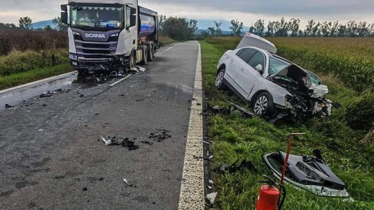 Pri Košiciach došlo k tragickej dopravnej nehode auta a nákladného vozidla.