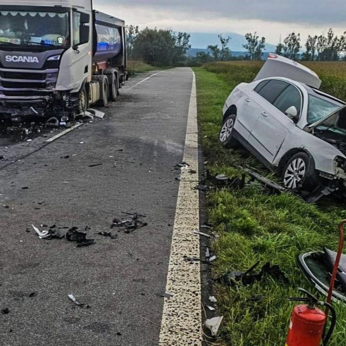 Pri Košiciach došlo k tragickej dopravnej nehode auta a nákladného vozidla.