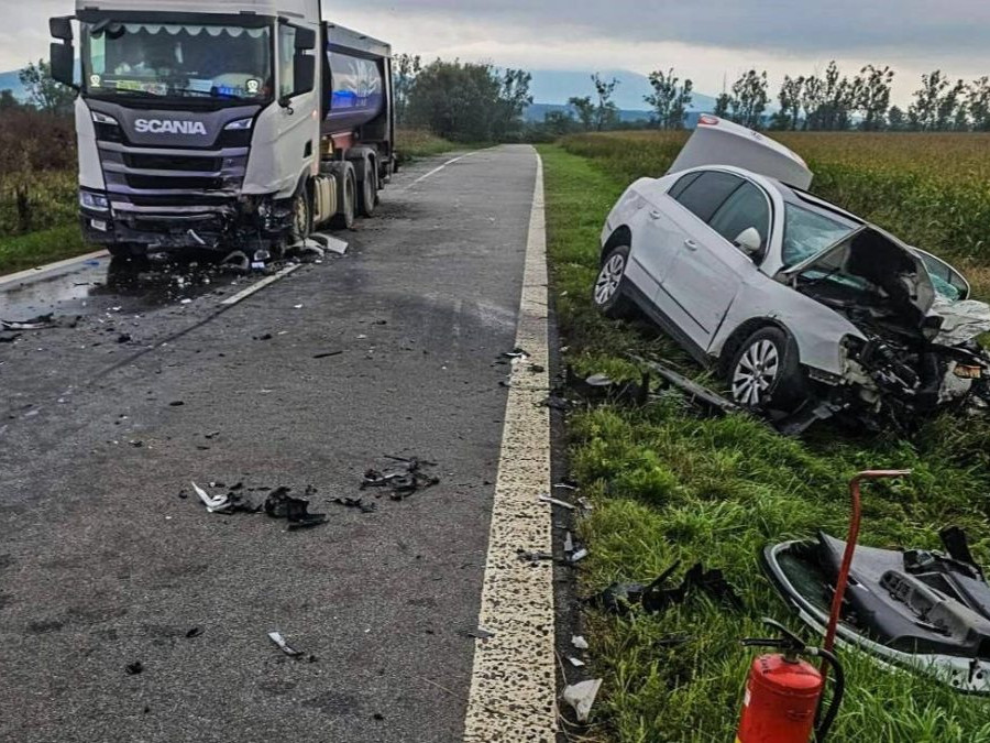 Pri Košiciach došlo k tragickej dopravnej nehode auta a nákladného vozidla.