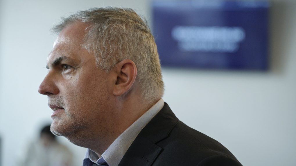 Predseda poslaneckého klubu SNS Roman Michelko.