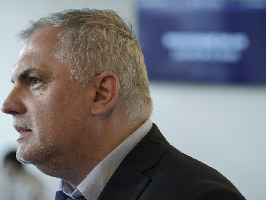 Predseda poslaneckého klubu SNS Roman Michelko.