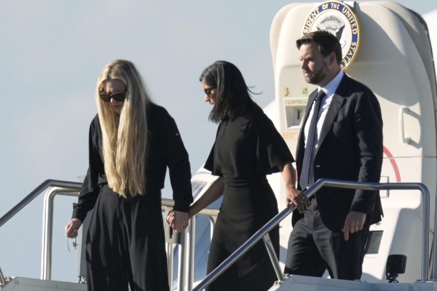 Erika Kirková, Usha Vanceová a J.D. Vance