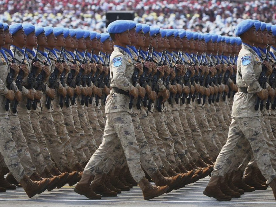 Vojaci počas vojenskej prehliadky pri príležitosti 80. výročia skončenia druhej svetovej vojny v Pekingu.