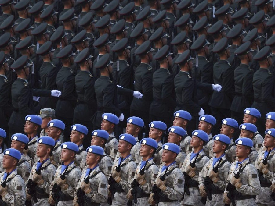 Na snímke vojenský personál.