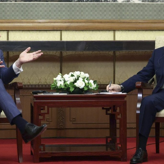 Ruský prezident Vladimir Putin a slovenský premiér Robert Fico počas stretnutia v Pekingu.