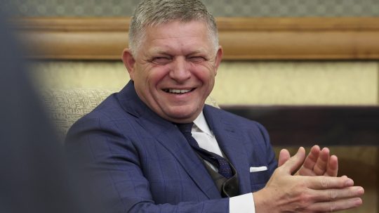 Robert Fico počas stretnutia s Vladimirom Putinom v Číne.