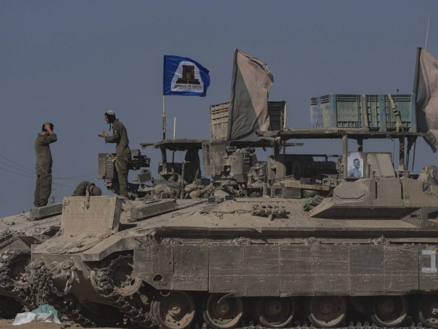 Na snímke izraelské ozbrojené vozidlo.