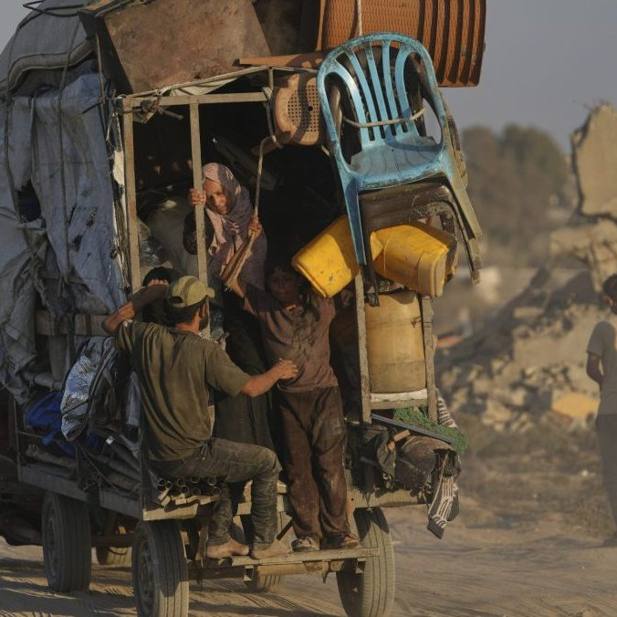 Vysídlení Palestínčania utekajú zo severného Pásma Gazy.